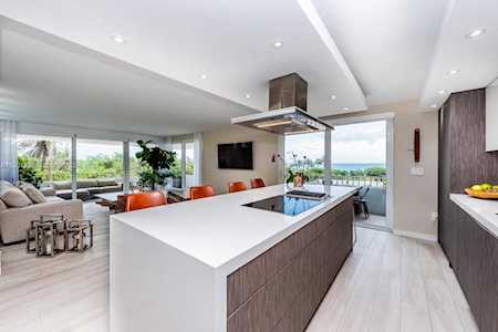 177 Ocean Lane Dr #308 Key Biscayne, FL 33149