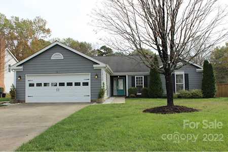 13726 Strathaven Dr Matthews, NC 28105
