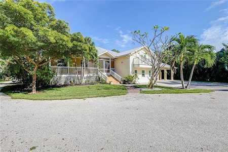 5823 Spanish Oaks Ln Naples, FL 34119