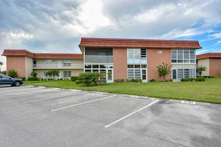 38 Pine Arbor Lane #105 Vero Beach, FL 32962