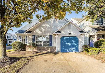 18 Marigold Ln Hampton, VA 23663