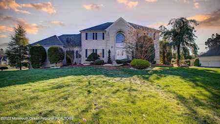 508 Apache Trl Morganville, NJ 07751