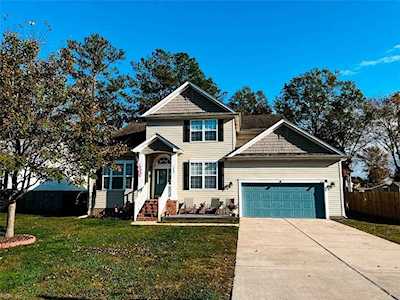 1989 Rockwood Dr Chesapeake, VA 23323