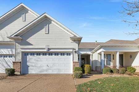 2138 Hawks Landing Dr Lake St Louis, MO 63367