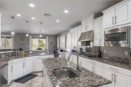 725 Middle Beach St Las Vegas, NV 89138