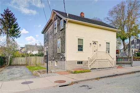 16 Bacheller St Newport, RI 02840