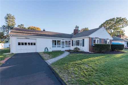 54 Osage Dr Warwick, RI 02888