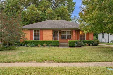 1928 Viewcrest Drive Dallas, TX 75228