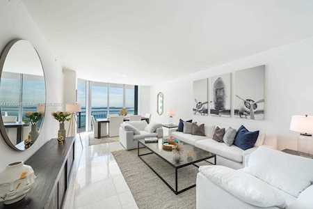 1300 Brickell Bay Dr #4304 Miami, FL 33131