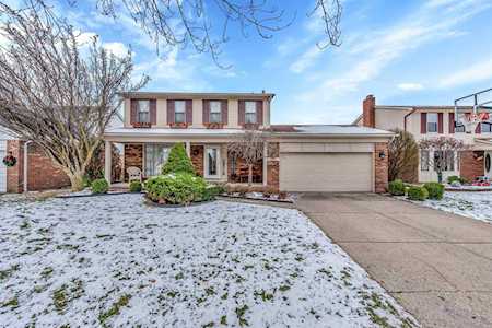 17926 Red Oaks Macomb Twp, MI 48044