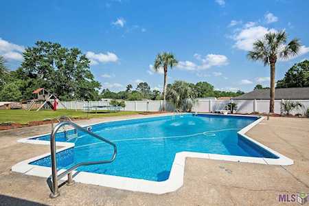 10517 Buxton Rd St Amant, LA 70774