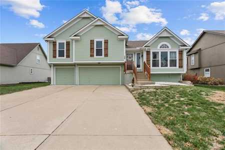1332 SE Princeton Dr Lees Summit, MO 64081