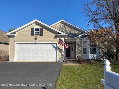 11 Banstead Way Jackson, NJ 08527