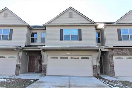 23224 Clarewood Macomb Twp, MI 48042
