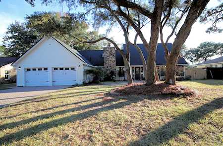 61 Lake Lorraine Circle Shalimar, FL 32579