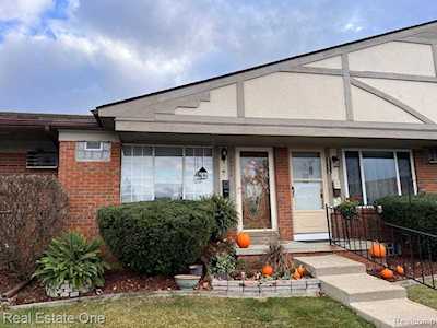 25372 Potomac South Lyon, MI 48178