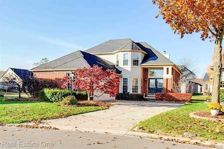 6621 Cross Creek Washington, MI 48094