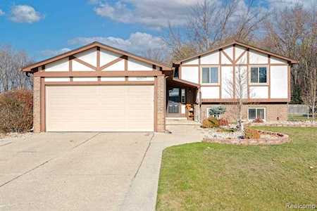 32977 Redbud Chesterfield, MI 48047