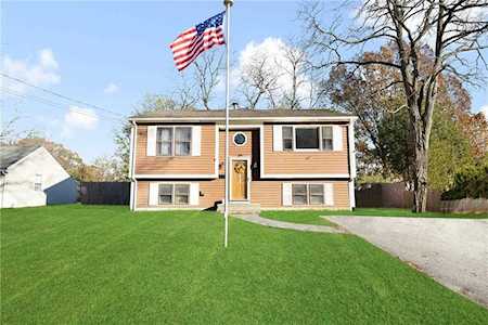 39 Sachem Rd East Providence, RI 02915