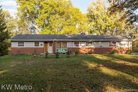 5805 Orion Rochester, MI 48306