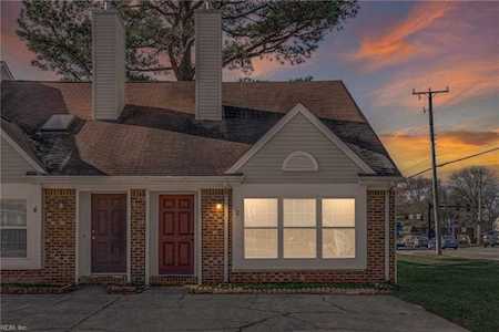 2 Riverchase Dr Hampton, VA 23669
