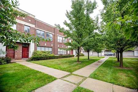 17 Pallister Dr Detroit, MI 48202