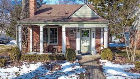17560 Birwood Ave Beverly Hills Vlg, MI 48025