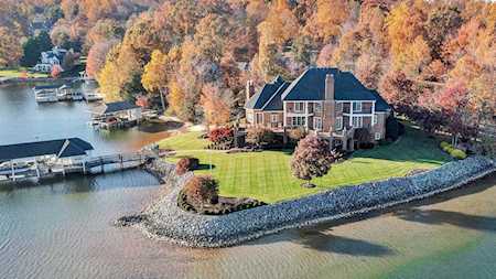 59 Bay View Penhook, VA 24137