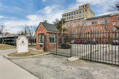 6533 E Jefferson Ave #428 Detroit, MI 48207