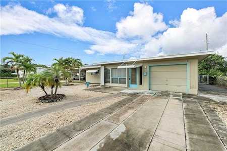 711 NE 9th Ave Pompano Beach, FL 33060