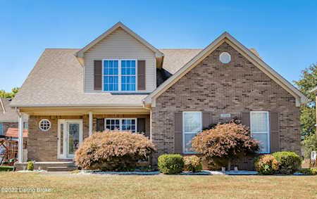 3704 Stonyrun Cir Louisville, KY 40220