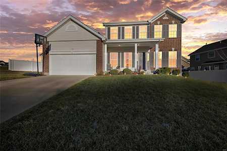 1710 Woods Mill Dr Wentzville, MO 63385