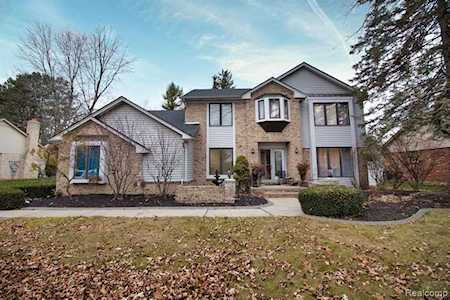 35328 Curtis Rd Livonia, MI 48152