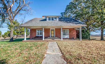 1052 S Main St Covington, TN 38019