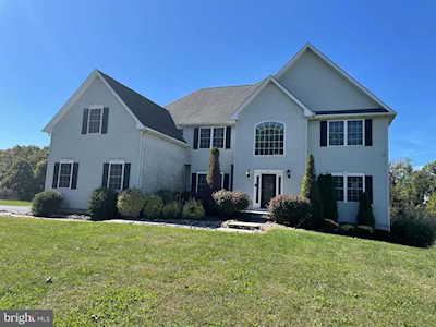 13 Bradford Lane Swedesboro, NJ 08085