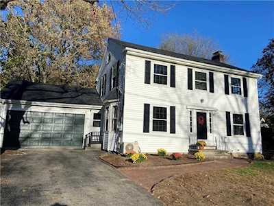 91 Greenwood Ave East Providence, RI 02916