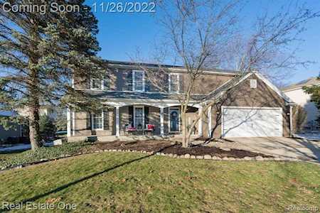 2246 Stonington Rochester Hills, MI 48306