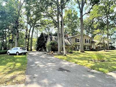 1251 Lone Pine Bloomfield Hills, MI 48302