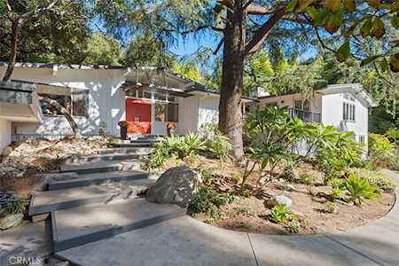 2070 Villa Heights Rd Pasadena, CA 91107