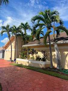 9230 SW 100th Ave Rd Miami, FL 33176