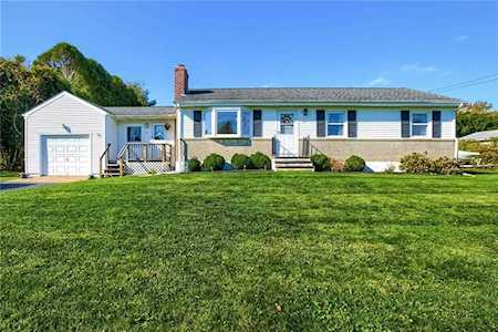 25 Cornell Rd Narragansett, RI 02882