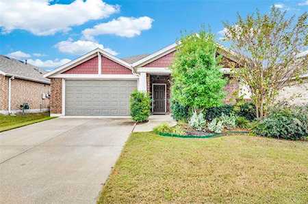 1616 Meadow Trail Lane Aubrey, TX 76227