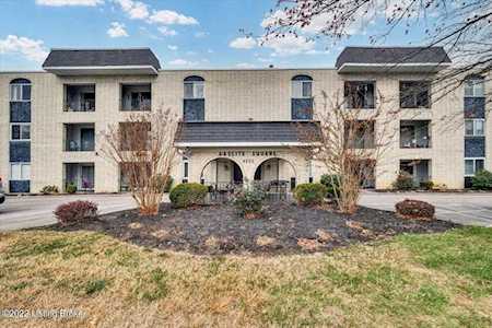 4825 Sherburn Ln #103 Louisville, KY 40207