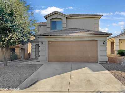 697 W Desert Blossom Dr Green Valley, AZ 85614