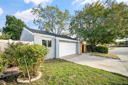 2200 Jamestown Court Carrollton, TX 75006