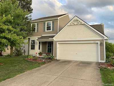 223 Aberdeen Belleville, MI 48111