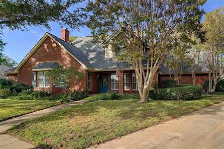 1809 Rollingwood Court Bedford, TX 76021
