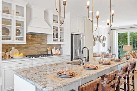 4012 Hidden Oaks Dr Charlotte, NC 28205