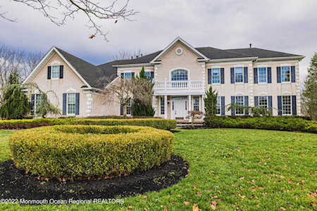 814 Dancer Ln Manalapan, NJ 07726
