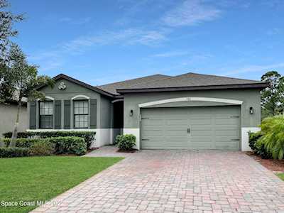 582 Sedges Avenue West Melbourne, FL 32904